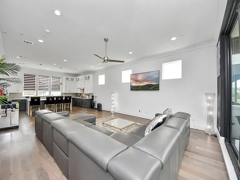 8724 Oak Kolbe Ln — Photo 17