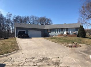 1529 Westwood Dr, Pella, IA 50219