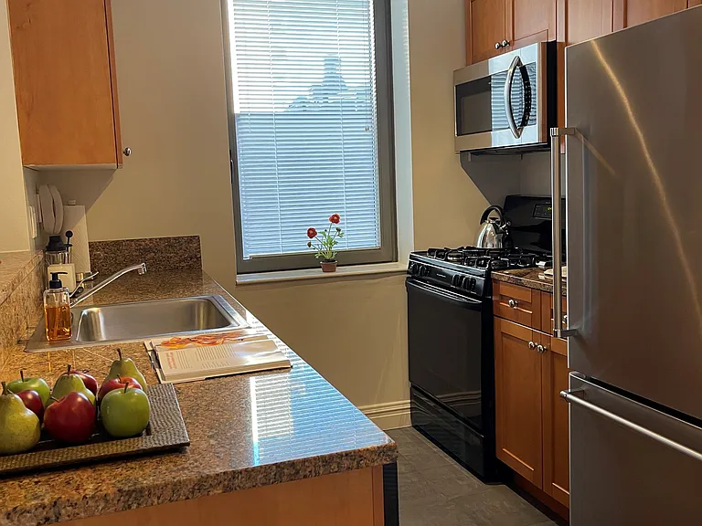 1500 Lexington Ave #8P — Photo 9