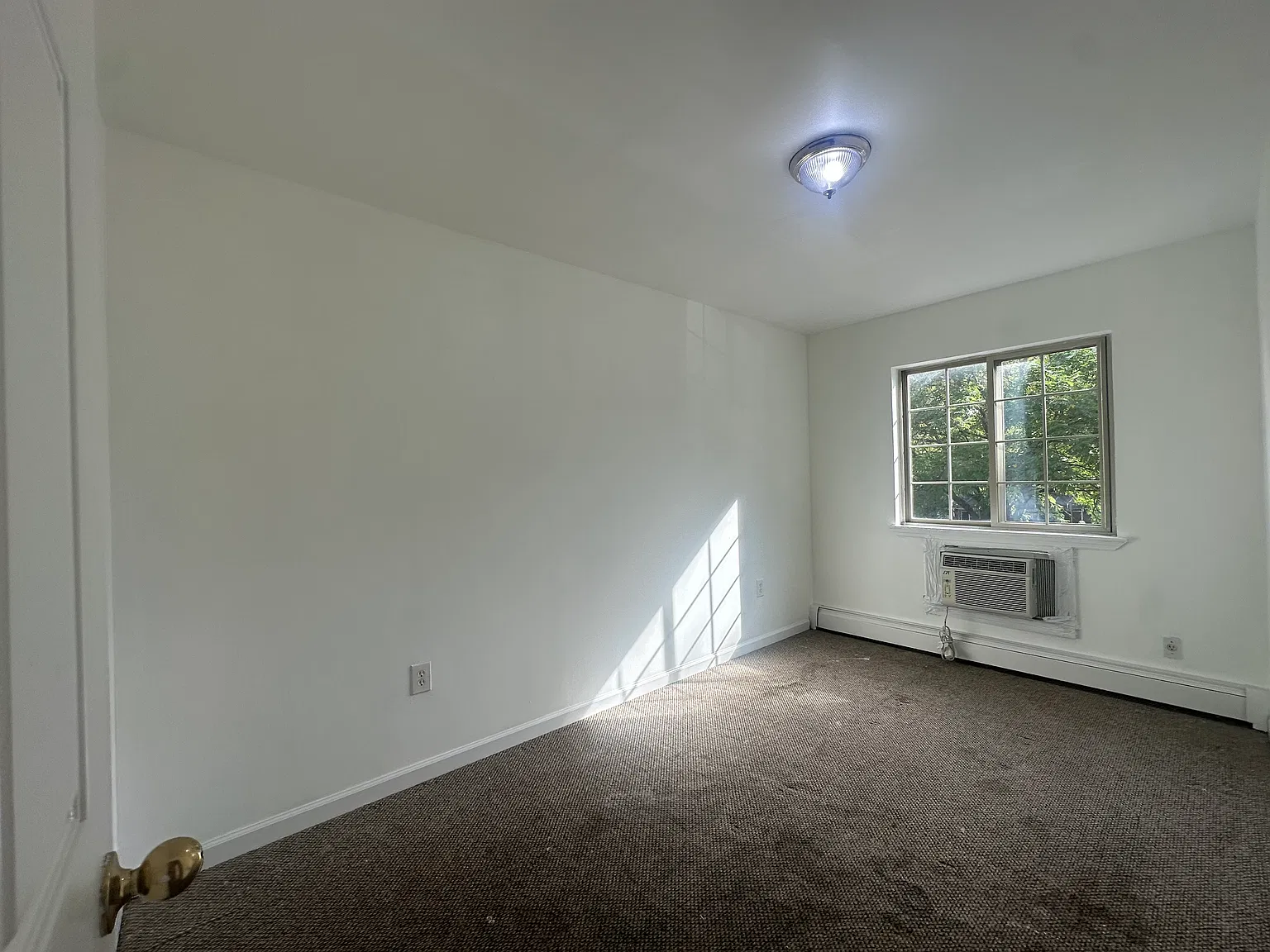 2719 Tilden Avenue — Photo 2