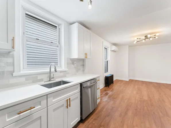 114 Oak Street image 27 of 41