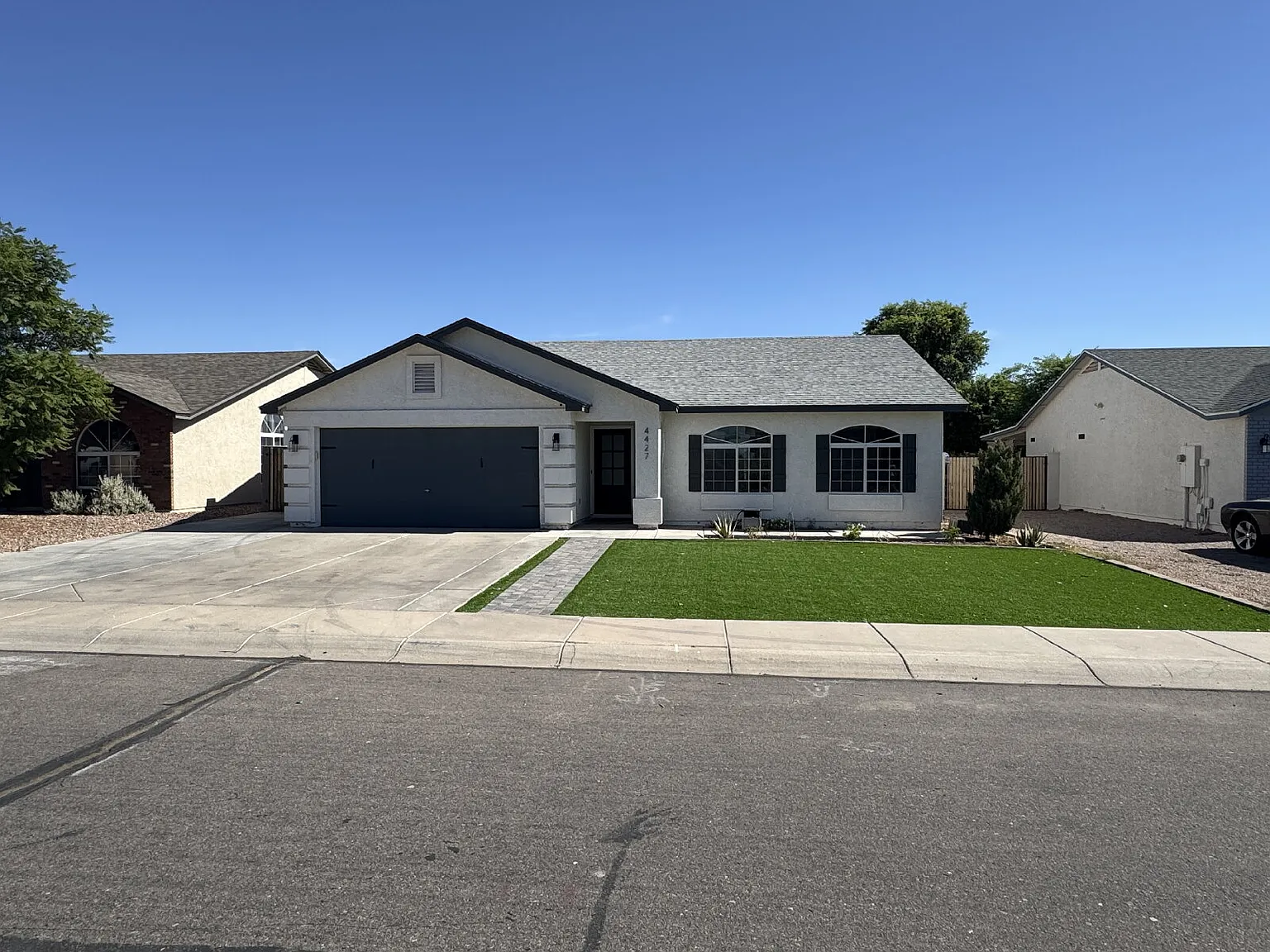 3 bed, 2.0 bath, 1421 sqft, $2,195 — Photo 2