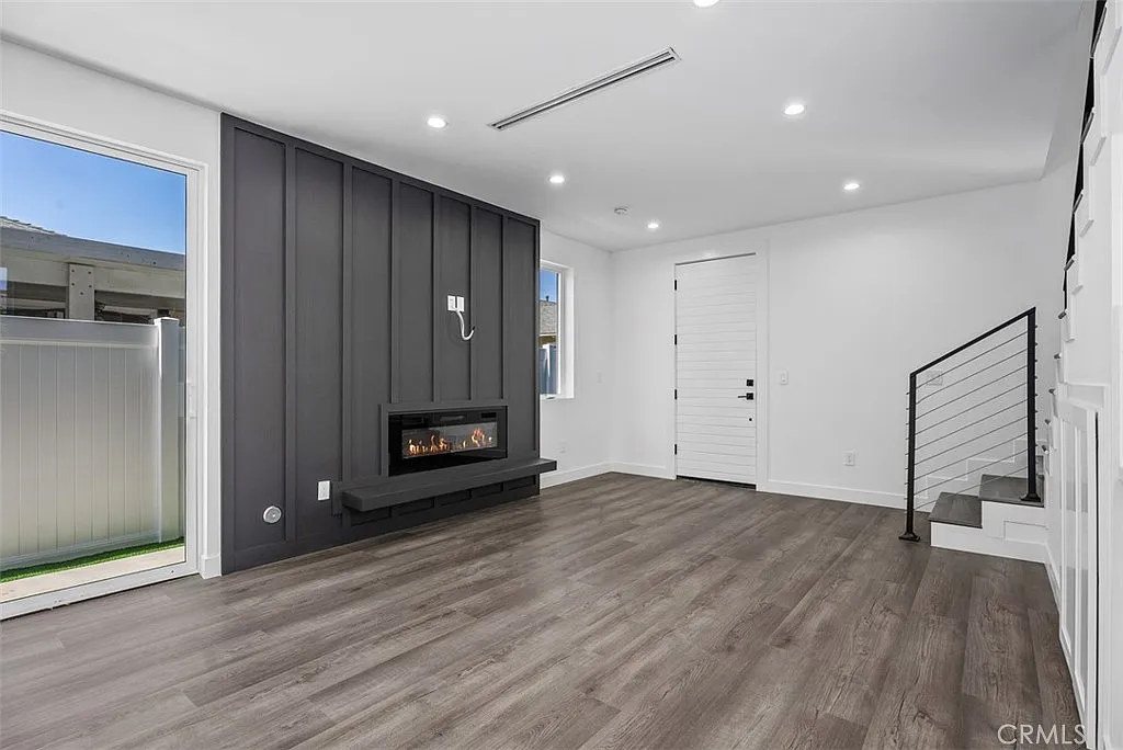 3 bed, 1200 sqft, $3,950 — Photo 3