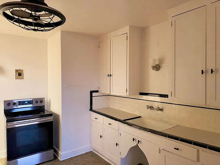 Kelly Arms Apartments — Photo 26