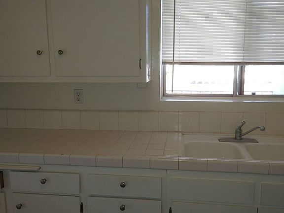 3rd image of 1518 E 3rd St #1