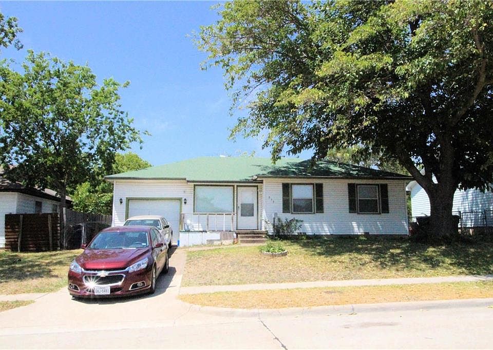1st image of 813 Armstrong Dr