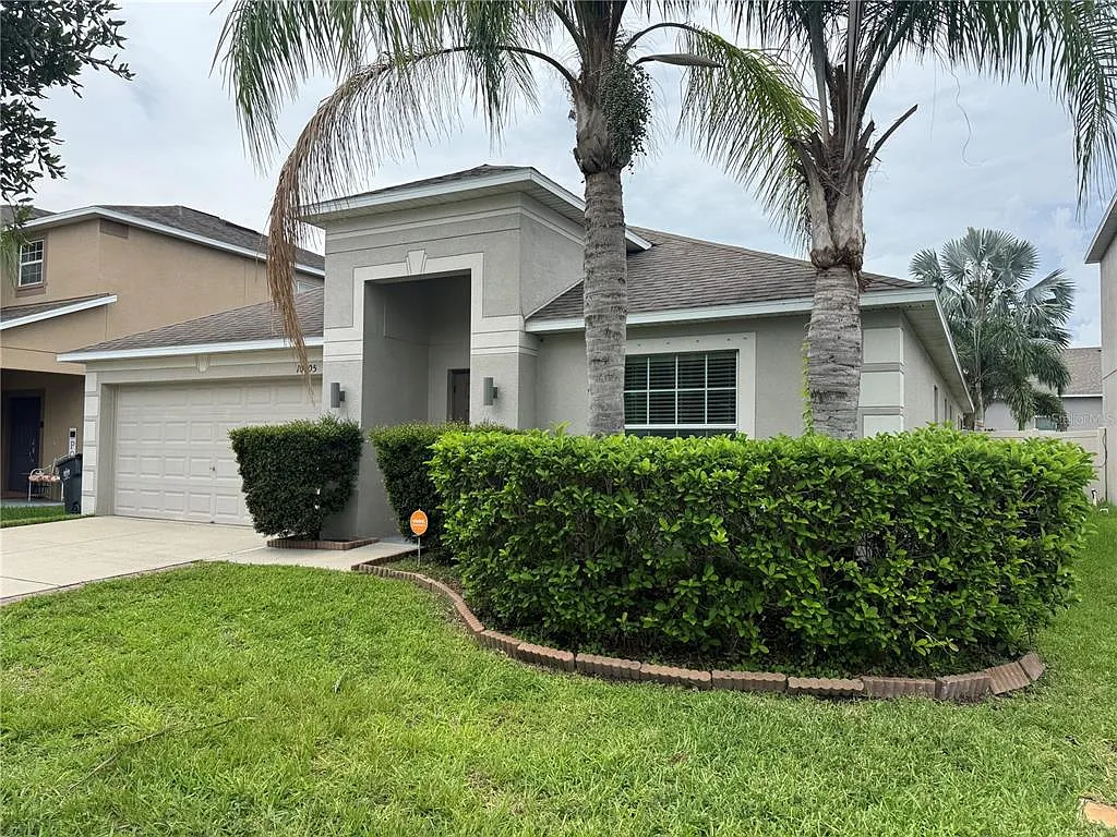 3 bed, 2.0 bath, 2065 sqft, $2,400 — Photo 2