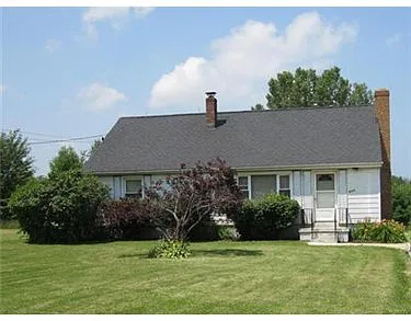8260 Oliver Rd photo 1