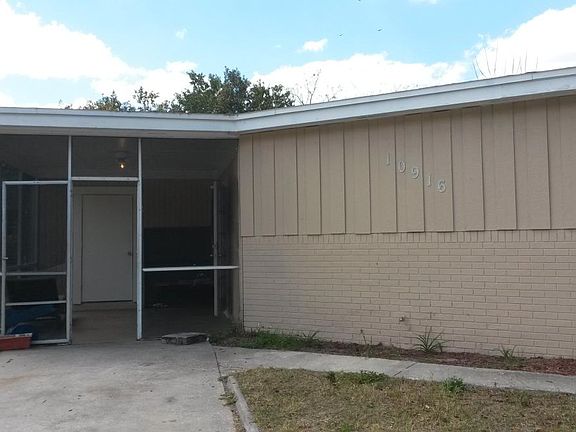 Front of 10916 N 15th St