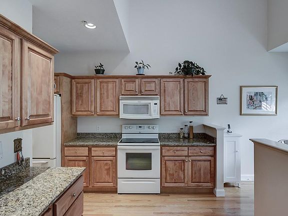3rd image of 56 Vail Dr