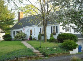 17 Prospect Dr, Somerville, NJ 08876