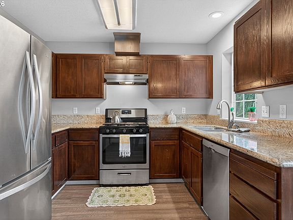 4th image of 6170 SE Lake Rd