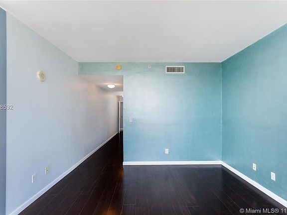 3rd image of 601 NE 36th St #601