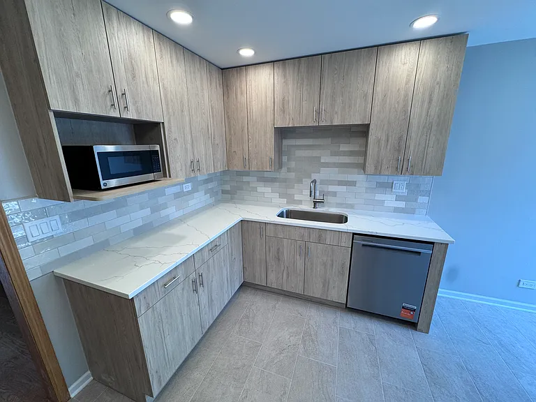 786 Greenwood Rd — Photo 8