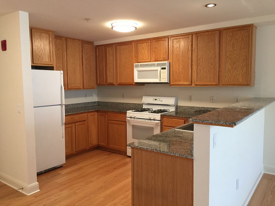 1st image of 118 Wood St APT 104