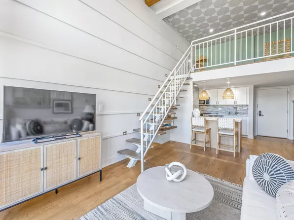 282 Nassau Avenue image 6 of 15