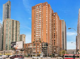 633 Bay St #523, Toronto, ON M5G 2G4