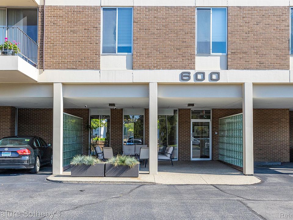 1st image of 600 W Brown St APT 301