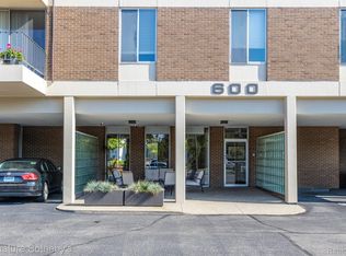 600 W Brown St APT 301, Birmingham, MI 48009