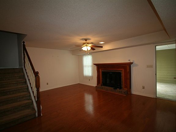 4th image of 203 Williamsburg Ave