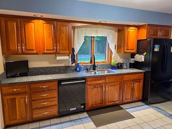 3rd image of 46 Cobble Hill Meadows