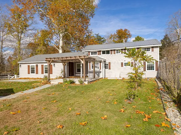 121 Stanford Rd, Millbrook, NY 12545