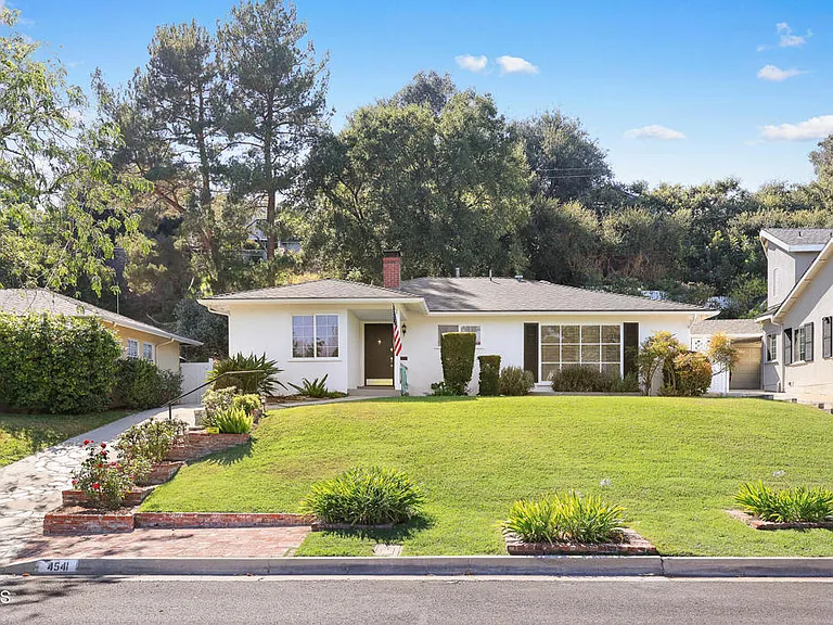 4541 Alveo La Canada — Photo 2