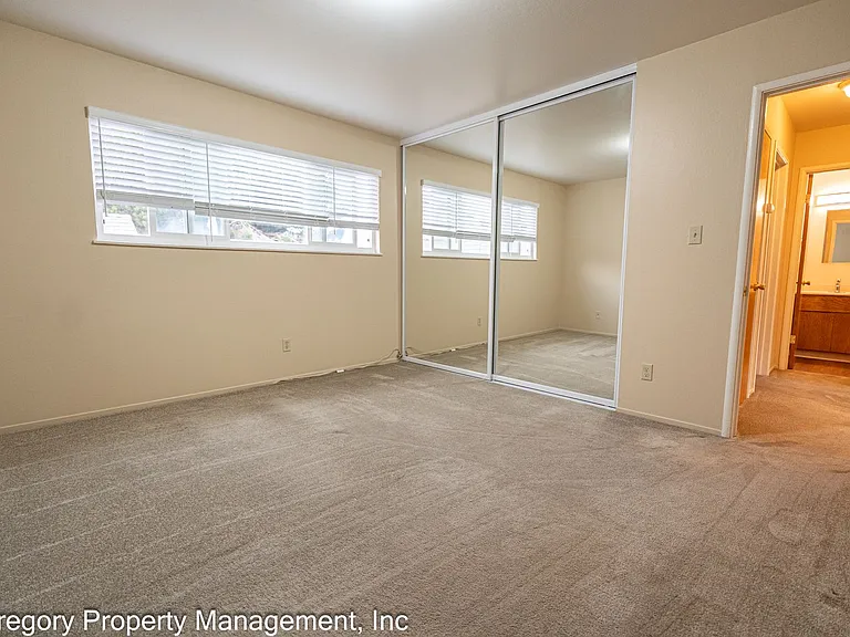 1238 Regent — Photo 9
