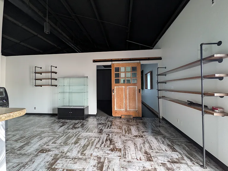 1106 S Commerce St — Photo 7