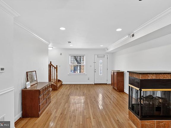 4th image of 1353 C St SE