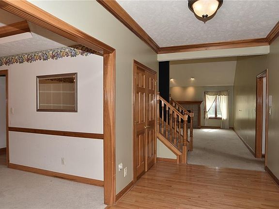5th image of 2209 Woodcreek Dr