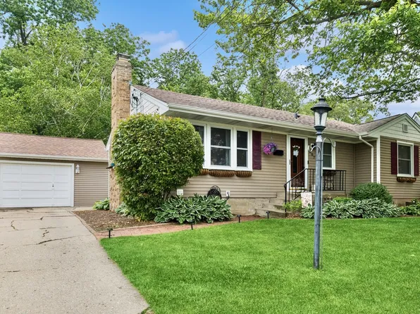 207 S Van Buren St, Dundee, IL 60118