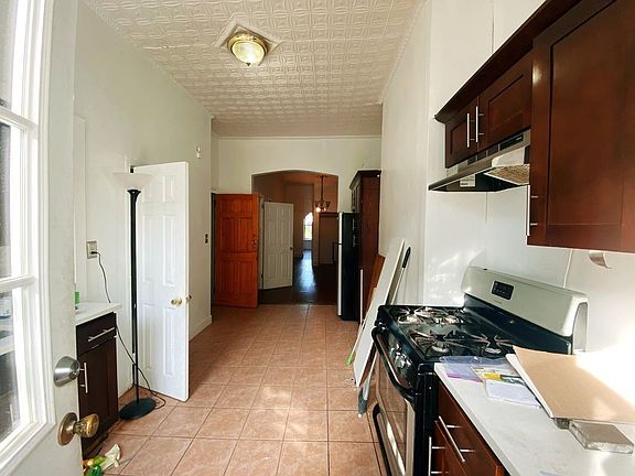 5th image of 386 Harman St #1LL
