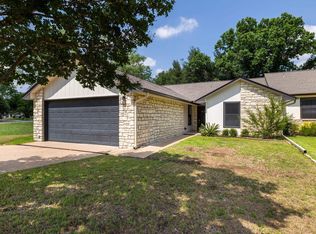 26 Fairway Ln, Meadowlakes, TX 78654