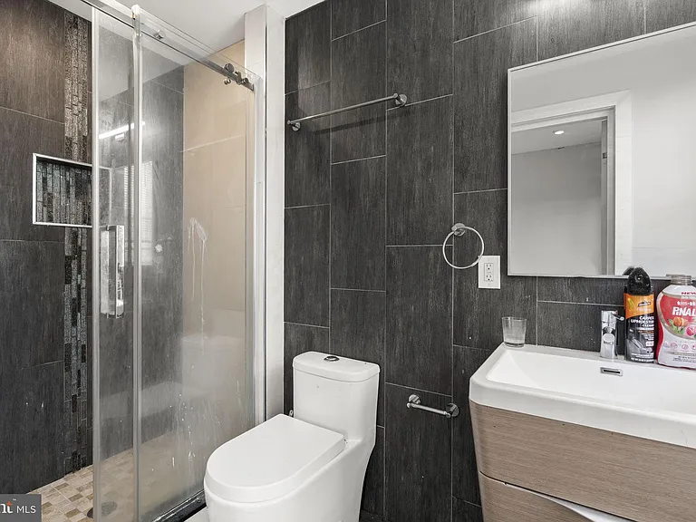 2142 W Master St #B — Photo 10