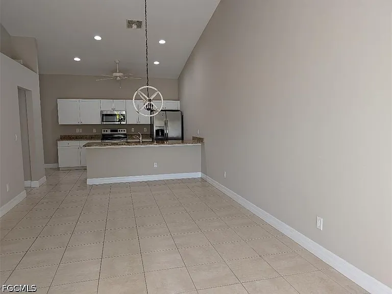 4405 SW 8th Ct — Photo 5