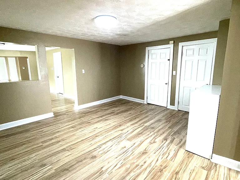 221 Middle St — Photo 10