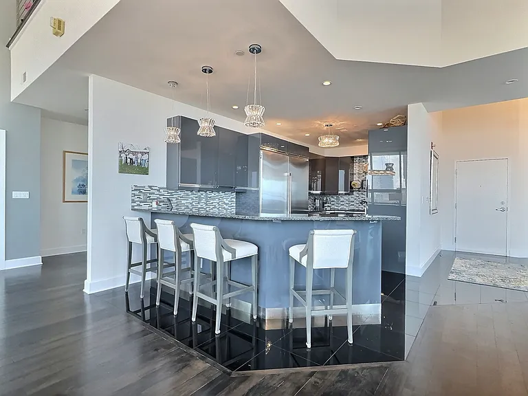 701 W Lakeside Ave #Penthouse 1301 — Photo 9