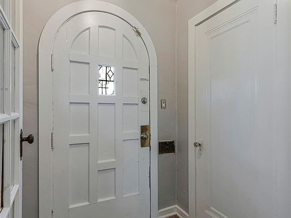 4th image of 16924 Chandler Park Dr