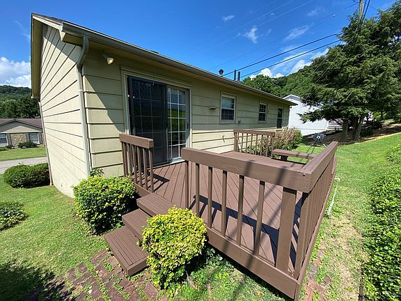 3rd image of 1144 Meadow Ln