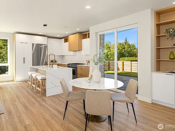 5th image of 547 16th Avenue W