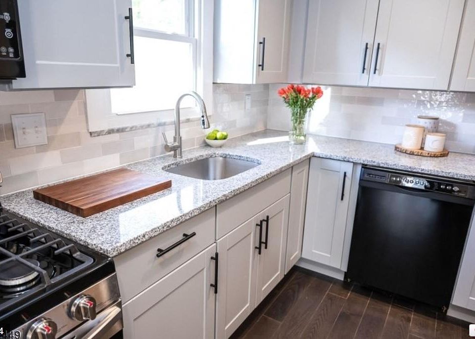1st image of 87 Hixon Pl Floor 2
