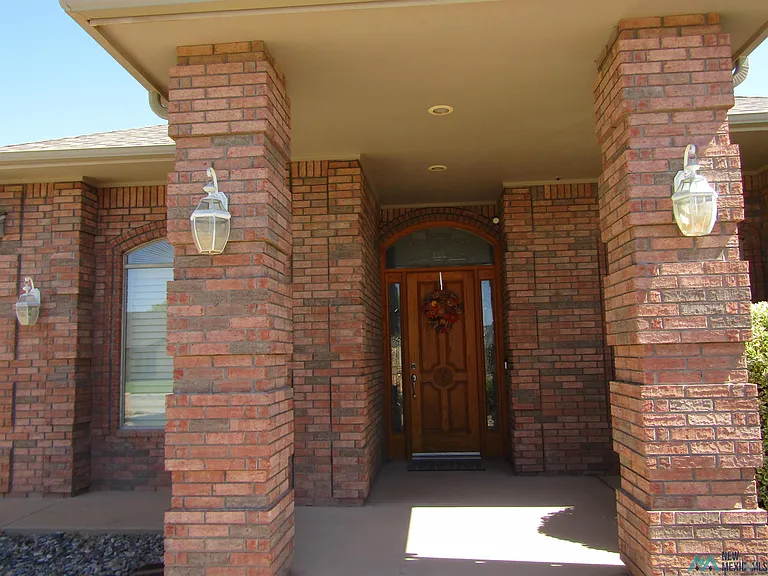 2104 W Ray Ave — Photo 2