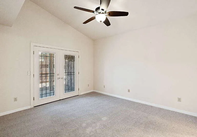 5740 Laguna Park Dr #B — Photo 12