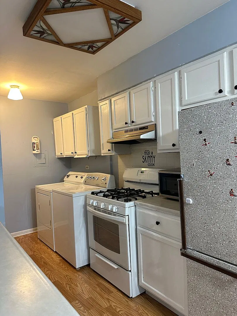 Move In Ready - 2BR, 1BA — Photo 4