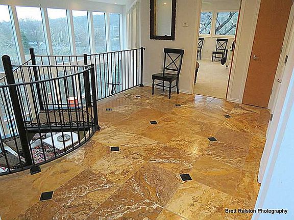5th image of 1140 W Lakefront Dr
