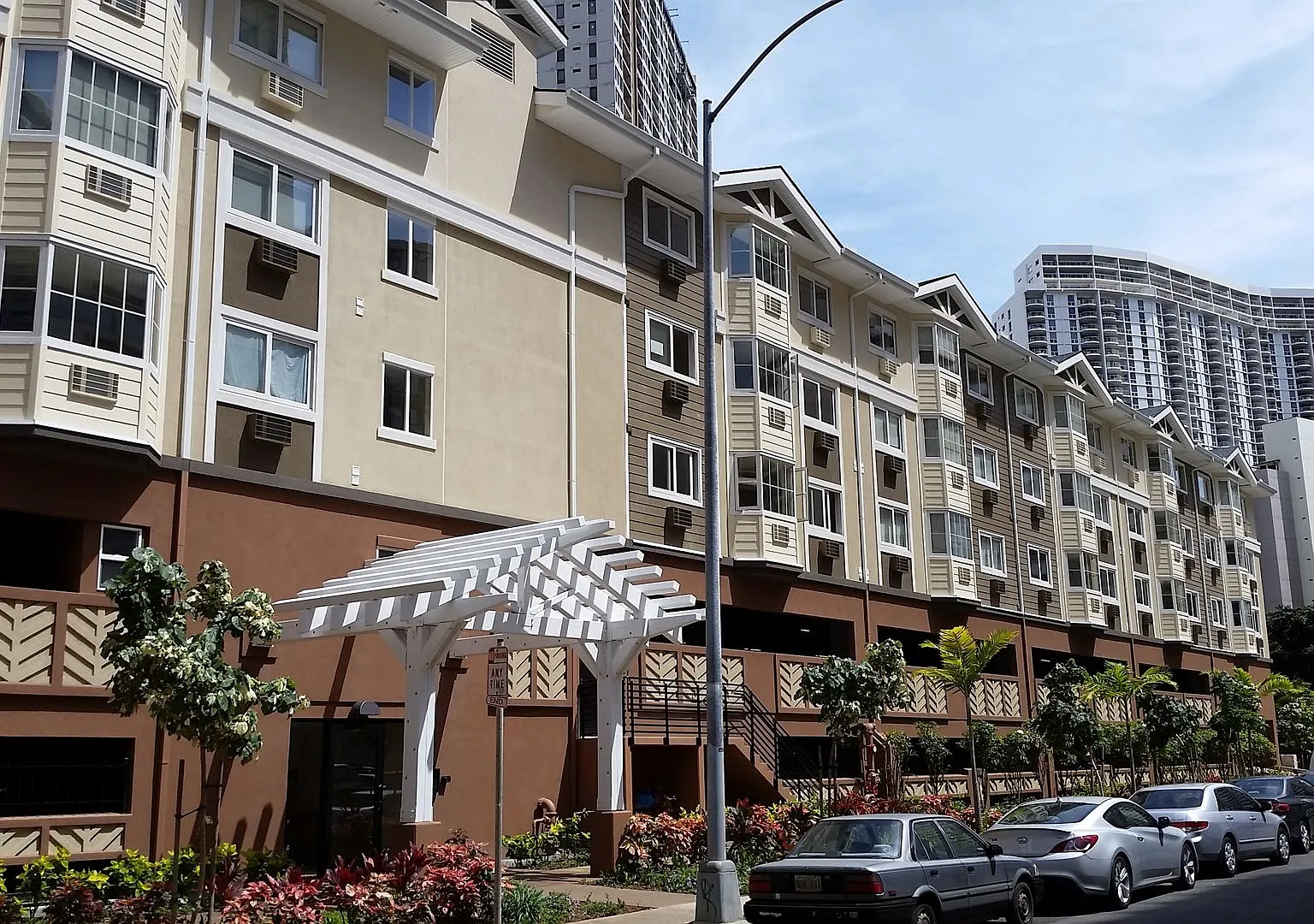 Fully-Furnished 2 Bedroom, 2 Bathroom, 1 Parking at The Cove in Waikiki ! — Photo 1