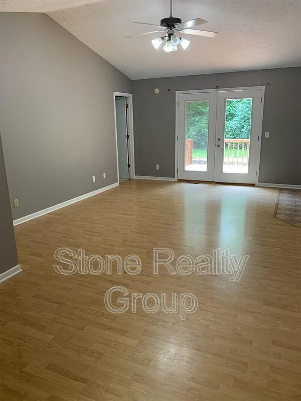 3 bed, 2.0 bath, $1,500 — Photo 3