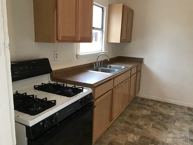 2127 B St — Photo 8