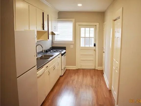 4th image of 601 E 52nd St #A